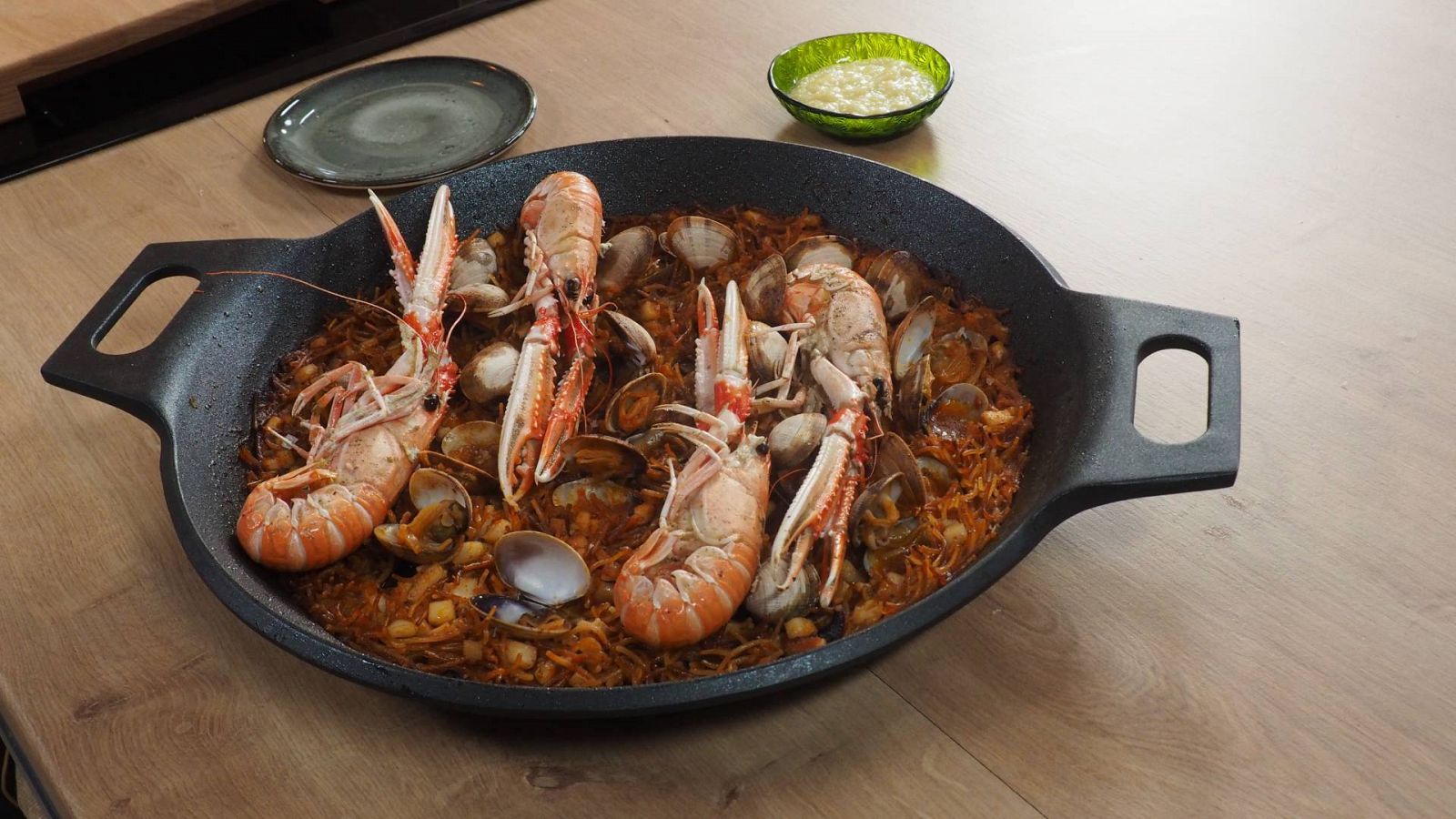 Menudos Torres - Receta de fideuá de sepia y marisco