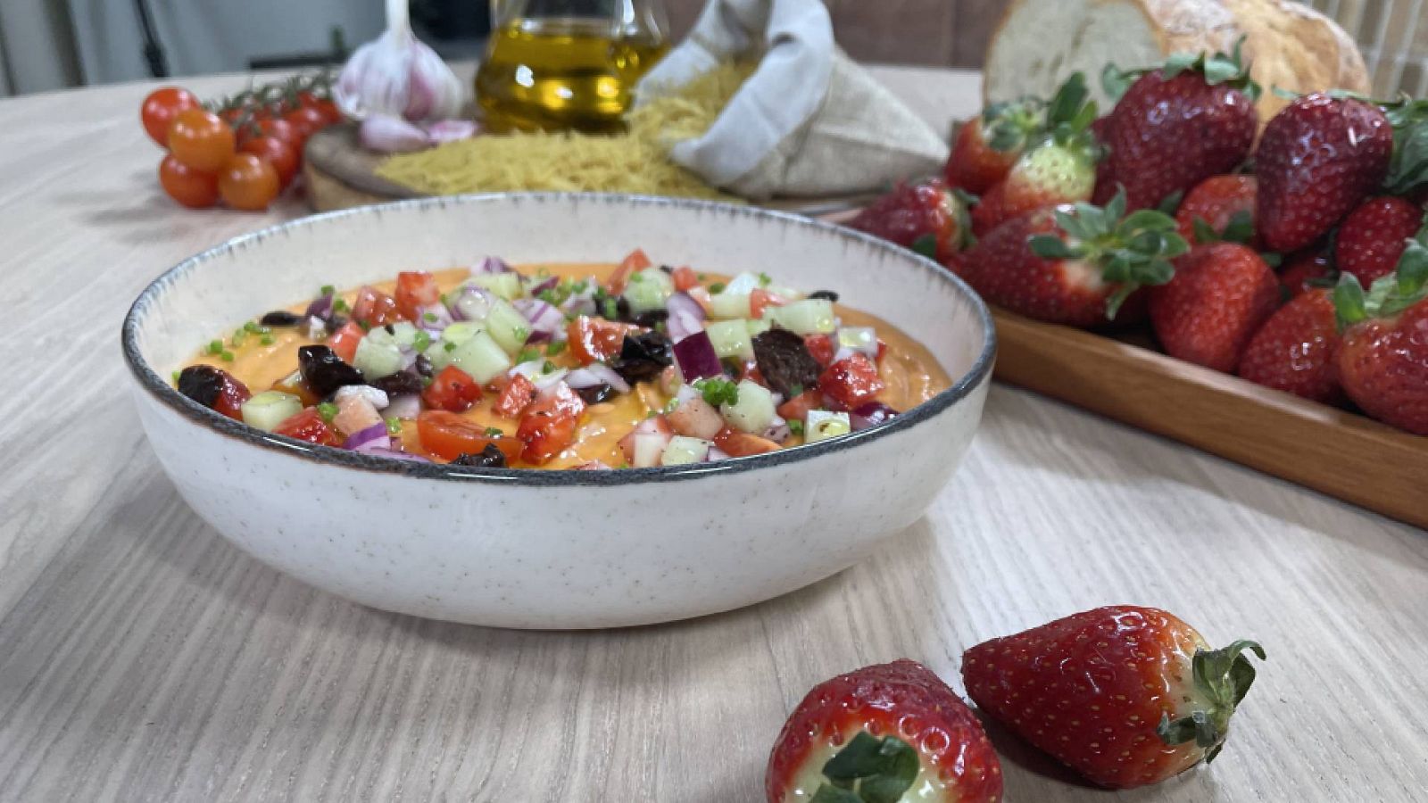 Menudos Torres - Receta de salmorejo de fresas