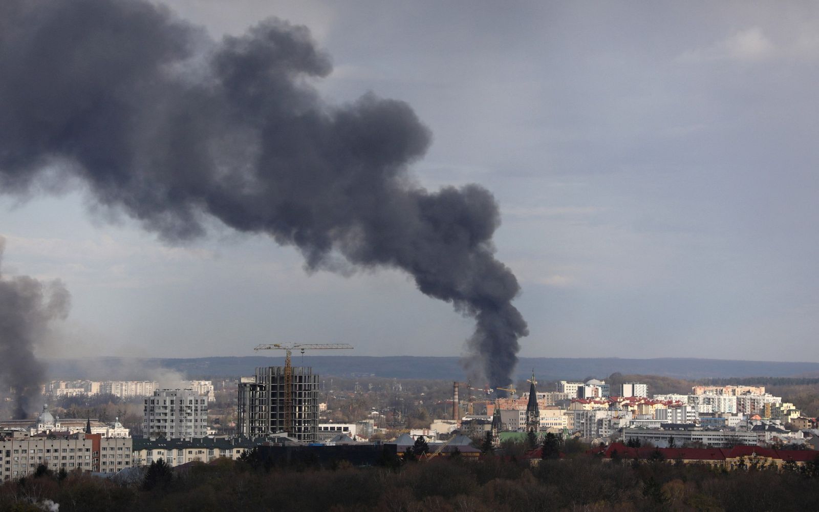 Nuevo bombardeo en Leópolis, cerca de la frontera con Polonia - Informativo 24h | Ver