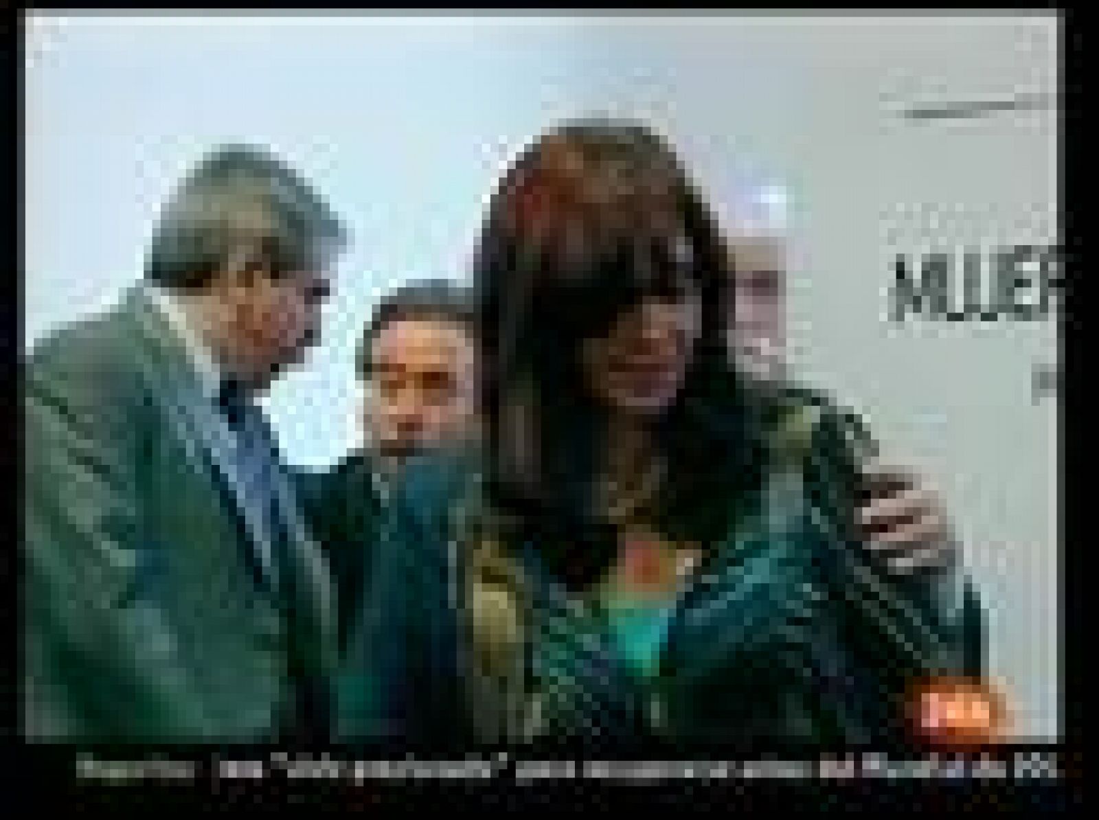 La Fiscalía del Estado argentino ha denunciado ante la Justicia supuestas amenazas a la presidenta Cristina Fernández, por medio de interferencias en el sistema de comunicaciones del helicóptero que usa para trasladarse. Podía escucharse: "Maten a la yegua", "mátenla" (14/12/09).