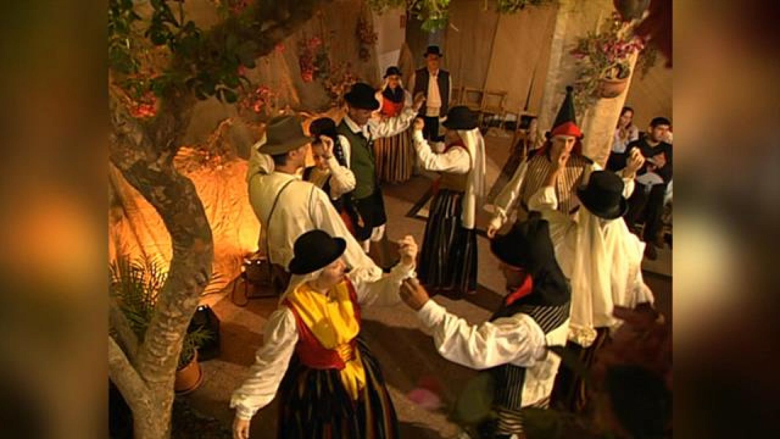 Tenderete - 17/04/2022 con Monitores de la Escuela de Folklore de Telde, Mayelín, La Escuela de Folclore de los Campitos y la parranda del Millo con solistas.