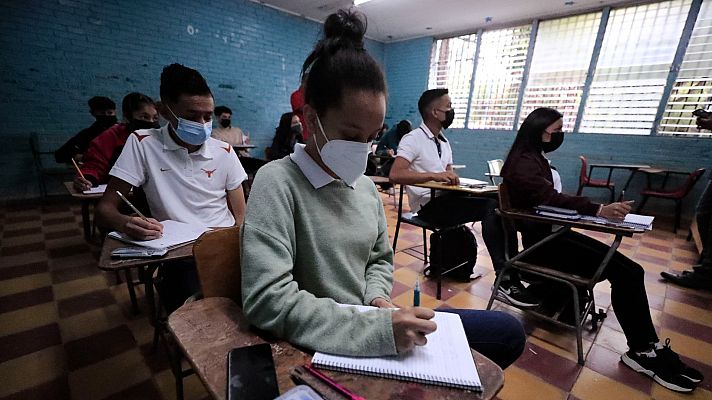 La mascarilla desaparece en los colegios catalanes a partir de este martes 