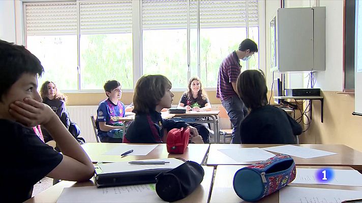 L'Informatiu - Primer dia sense mascaretes a les escoles