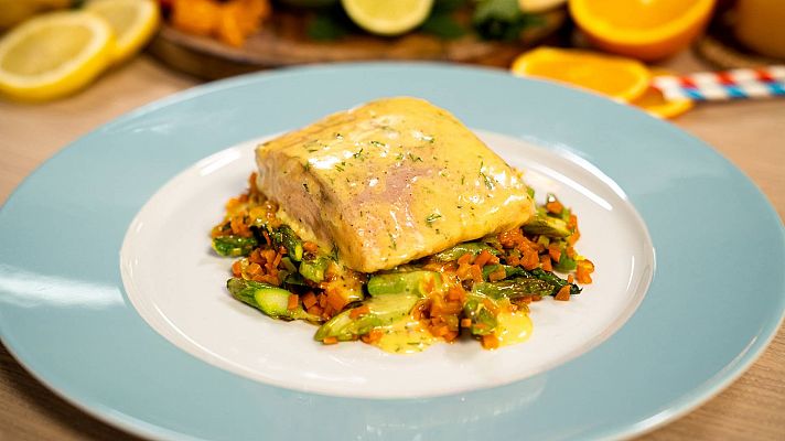 Menudos Torres - Receta de salmón asado en salsa sabayón de naranja y eneldo