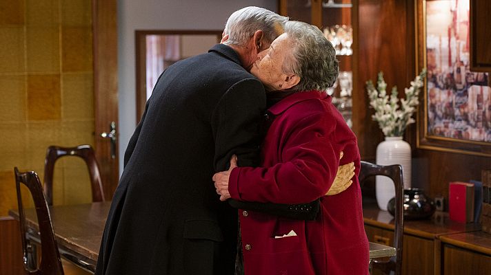 Cuéntame cómo pasó - Herminia ha estado llamando a la línea 906