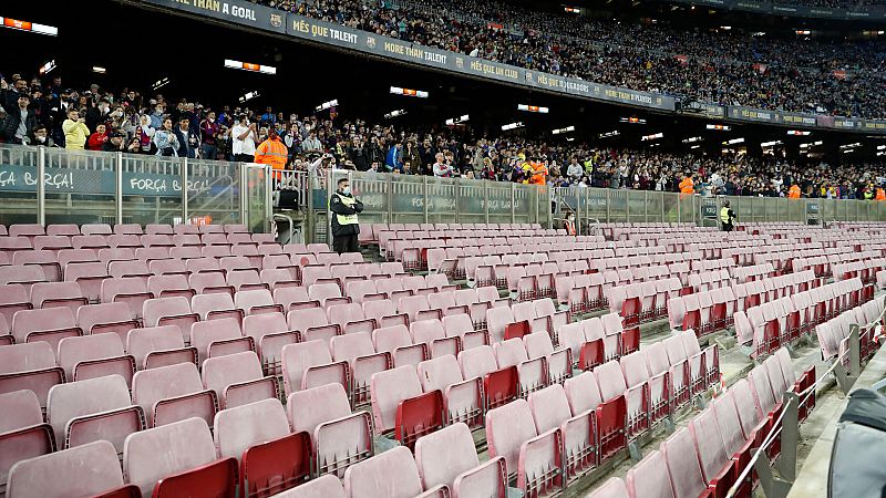 Protestas contra Laporta en el Camp Nou por las entradas del partido ante el Eintracht -- Ver ahora