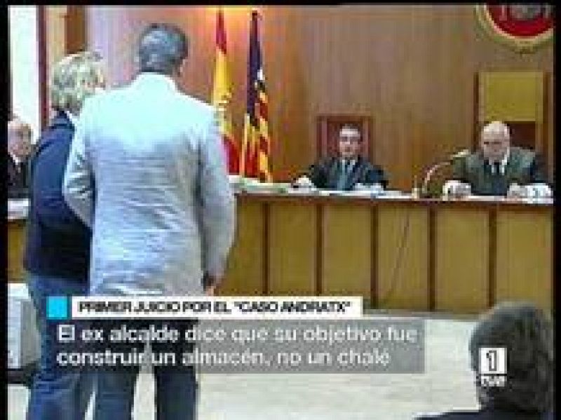 En Mallorca ha comenzado el juicio contra el ex alcalde de Andraxt, Eugenio Hidalgo, por presunta corrupción urbanística. 