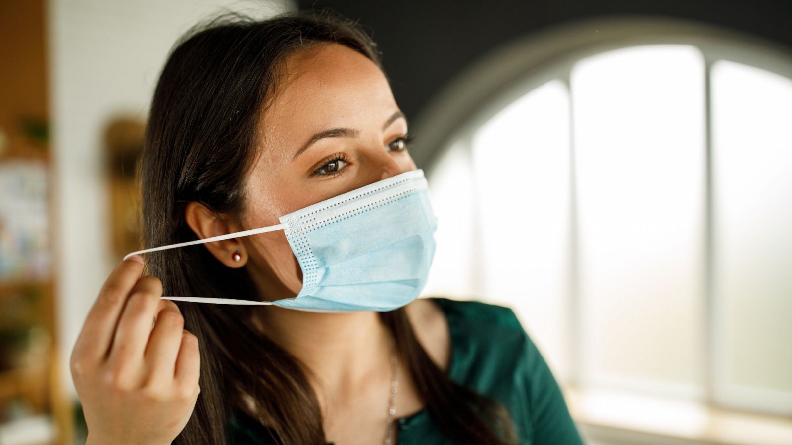 Prudencia en el primer día sin mascarillas en interiores