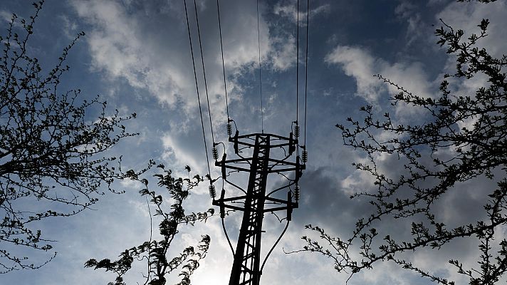 El precio de la luz sube este jueves a 161 euros/MWh