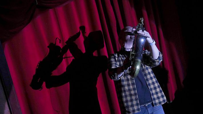 Telediario 2 - La saxofonista madrileña Berta Moreno estrena su nuevo álbum 'Tumaini' con una gira por España