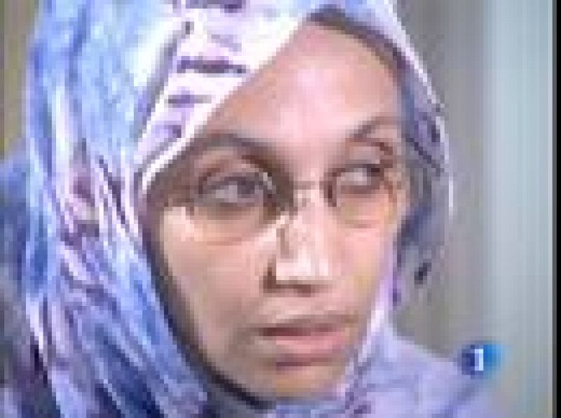 Aminatu Haidar fue torturada por la policía marroquí en 2005. Las imágenes, que entonces dieron la vuelta al mundo, ahora son recordadas cuando se cumple un mes de su huelga de hambre. 