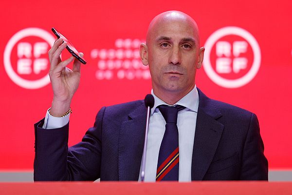 La hora de La 1 - Rubiales denuncia en RTVE "una campaña de caza"