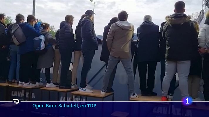 Telediario 2 - Tsitsipas pasa en un día convulso por la lluvia en el Godó