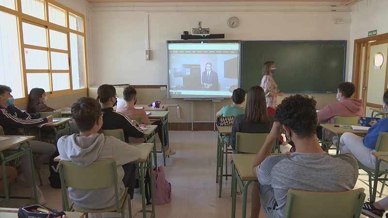 La Consejería de Educación ha elaborado un decreto que choca en varios puntos con la LOMLOE. El Ministerio advierte de que la ley está para cumplirse.