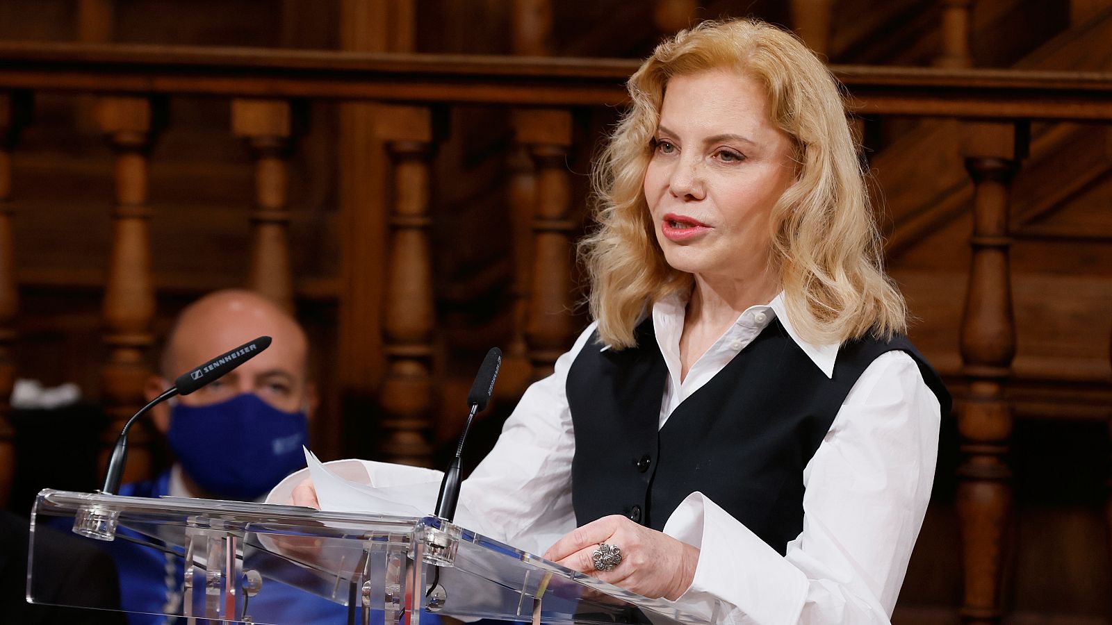 Cecilia Roth lee el discurso de Cristina Peri Rossi - Premios Cervantes | Ver