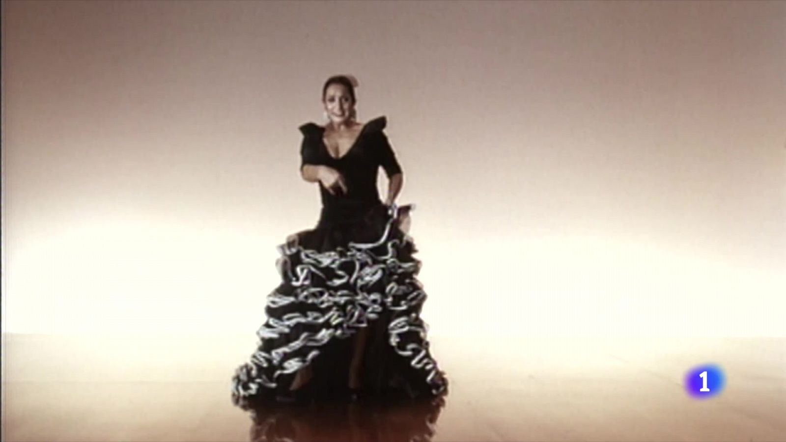 Una exposición muestra batas de cola de Carmen Sevilla, Rocío Jurado o Isabel Pantoja | Ver