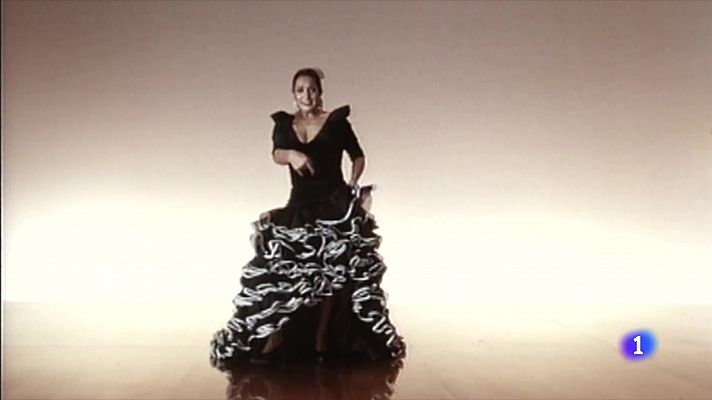 Telediario 1 - Una exposición muestra batas de cola de Carmen Sevilla, Rocío Jurado o Isabel Pantoja