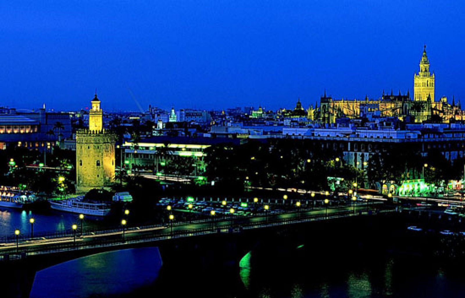 La Vuelta Ciclista a España 2010 comenzará en Sevilla con una prólogo nocturna. La capital hispalense será, además, sede de la gala de presentación. 