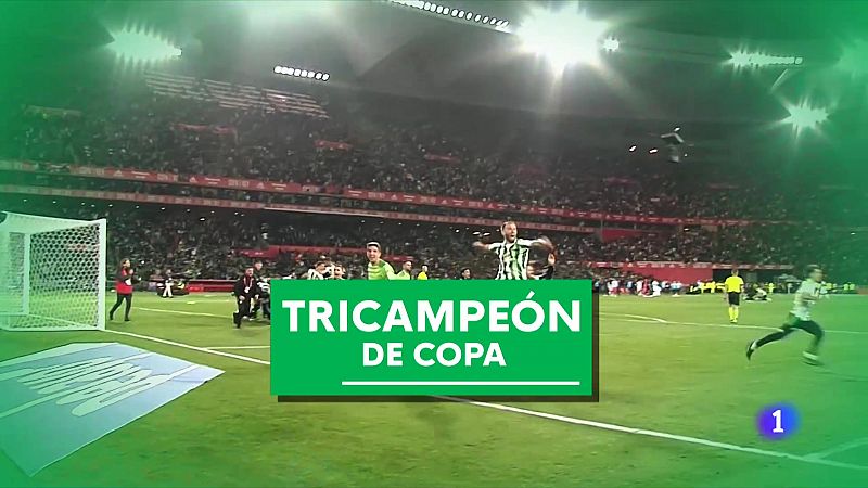 Los jugadores del Betis celebran con euforia la Copa del Rey