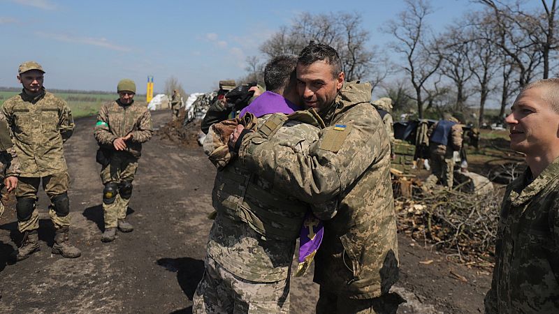 Ucrania celebra la Pascua ortodoxa cuando se cumplen dos meses de guerra