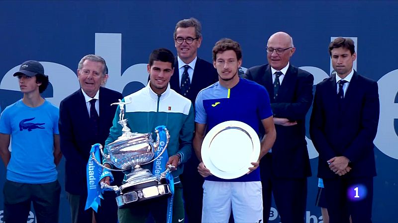 Alcaraz arrolla a Carreño en la final del Godó y oposita al trono de la tierra batida