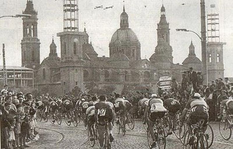 Se presenta la Vuelta a españa 2010 que será la 65ª edición. La ronda ciclista española ha recorrido toda la geografía española y en TVE lo hemos visto incluso en blanco y negro.