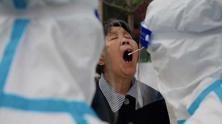 Telediario 1 - Pekín sufre un nuevo rebrote de COVID-19 y teme seguir los pasos de Shanghai