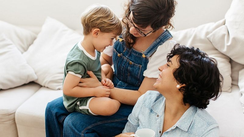 La maternidad lésbica está cada vez más normalizada pero aún con trabas