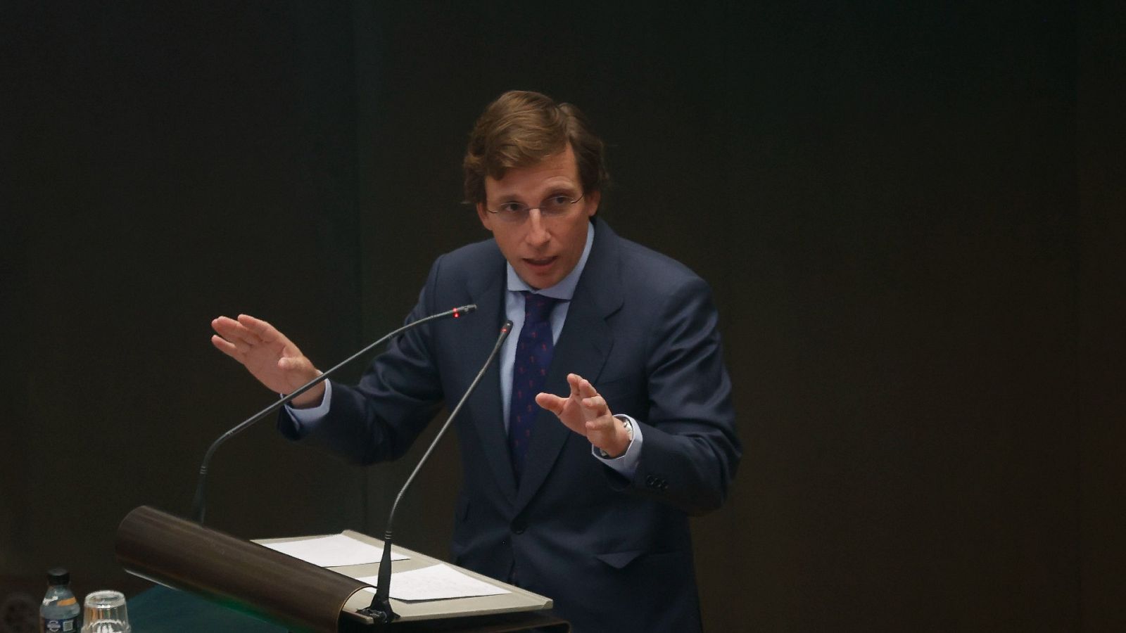 Almeida censura que la oposición trate de "manchar" a su familiar que "únicamente" facilitó un mail