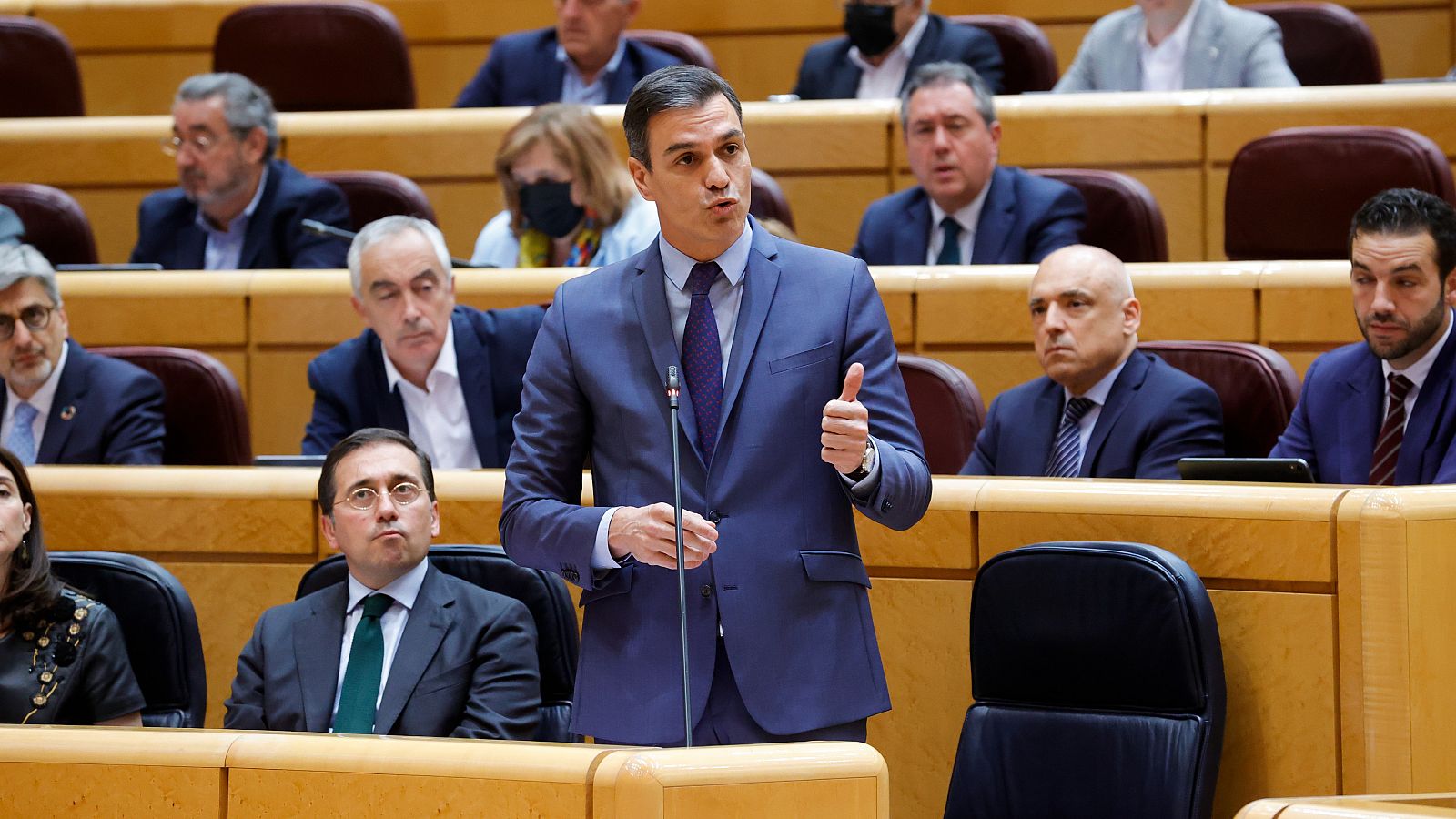 Sánchez pide el apoyo del PP para su plan contra la guerra y éste le insiste en la bajada de impuestos