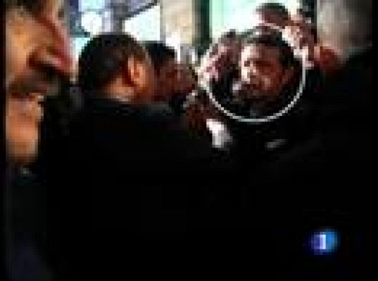  - Berlusconi sigue en el hospital