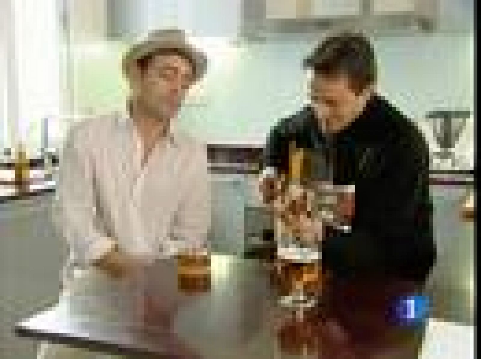 Tony Zenet alcanza el éxito con un único disco: 'Los Mares de China' | Ver