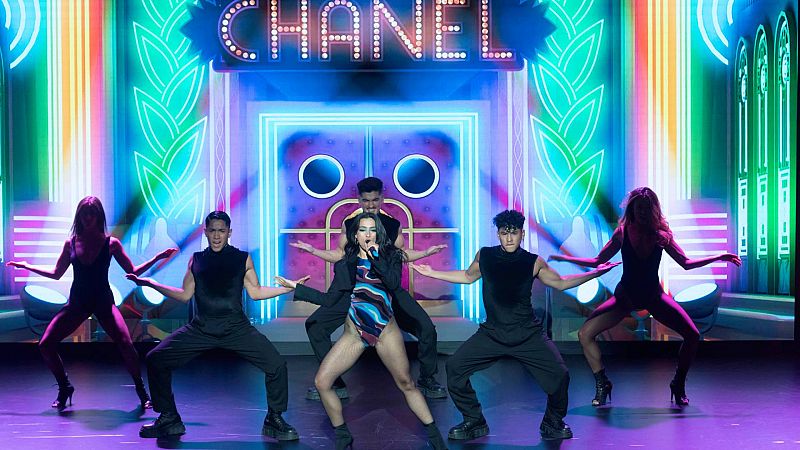 Chanel canta 'Slomo' en los Premis Sant Jordi 2022 
