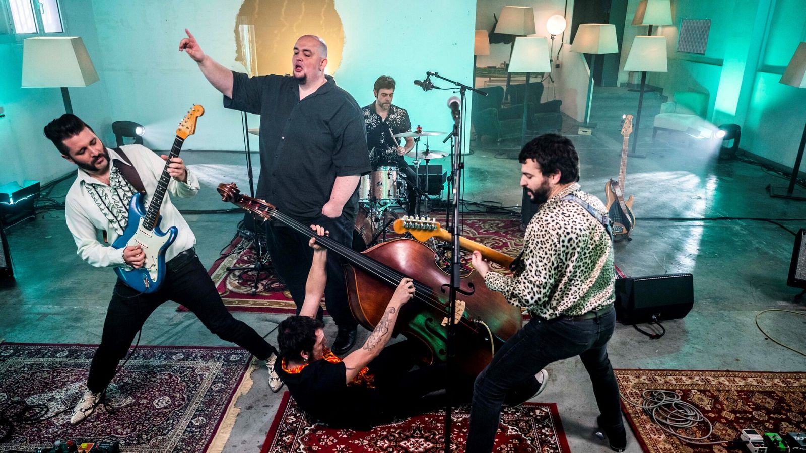 A HOLE IN MY POCKET per A CONTRA BLUES - Veure ara