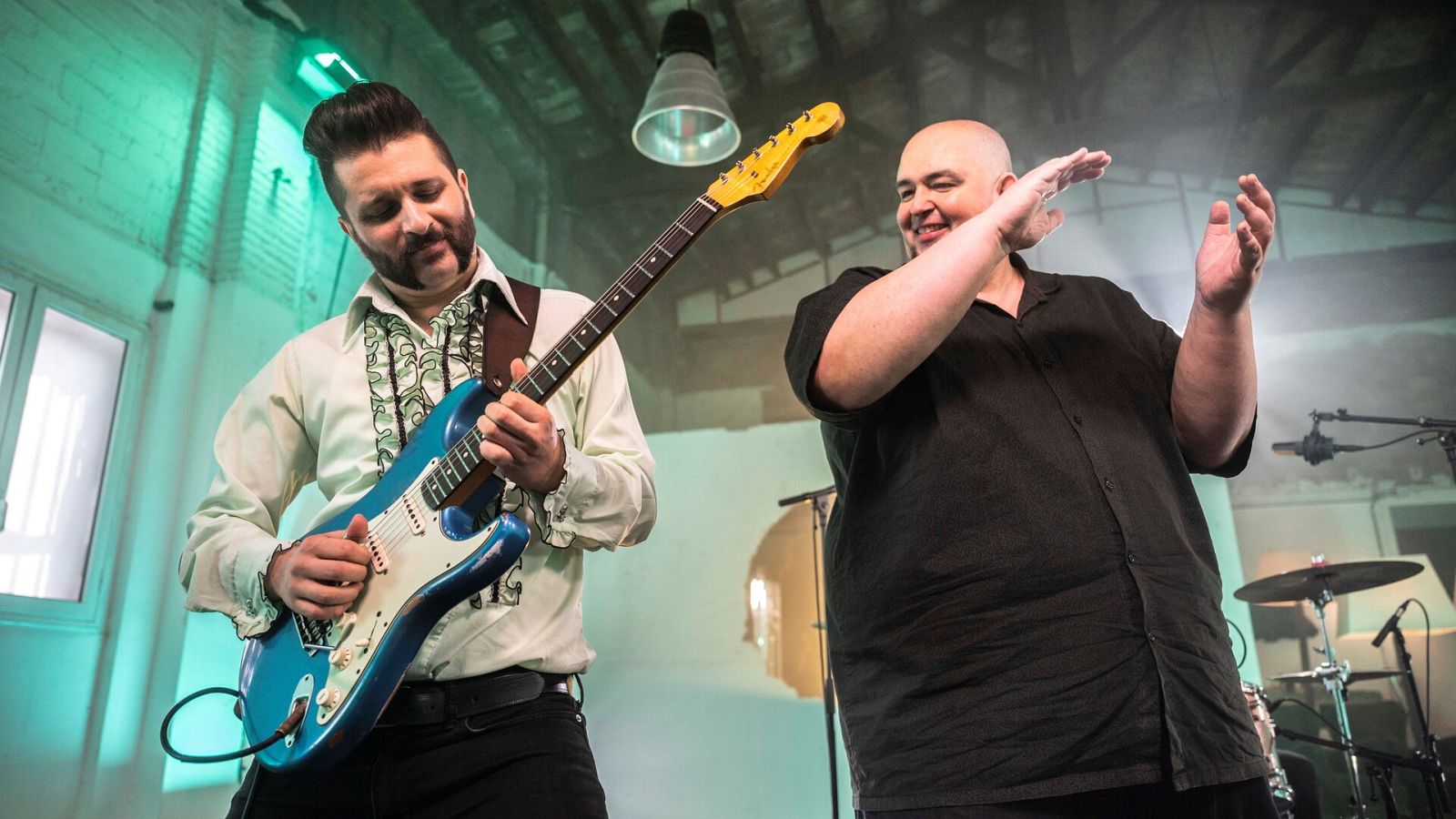 LESS LEATHER MORE ROCK'N'ROLL per A CONTRA BLUES - Veure ara