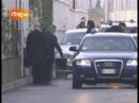  - Berlusconi abandona el hospital