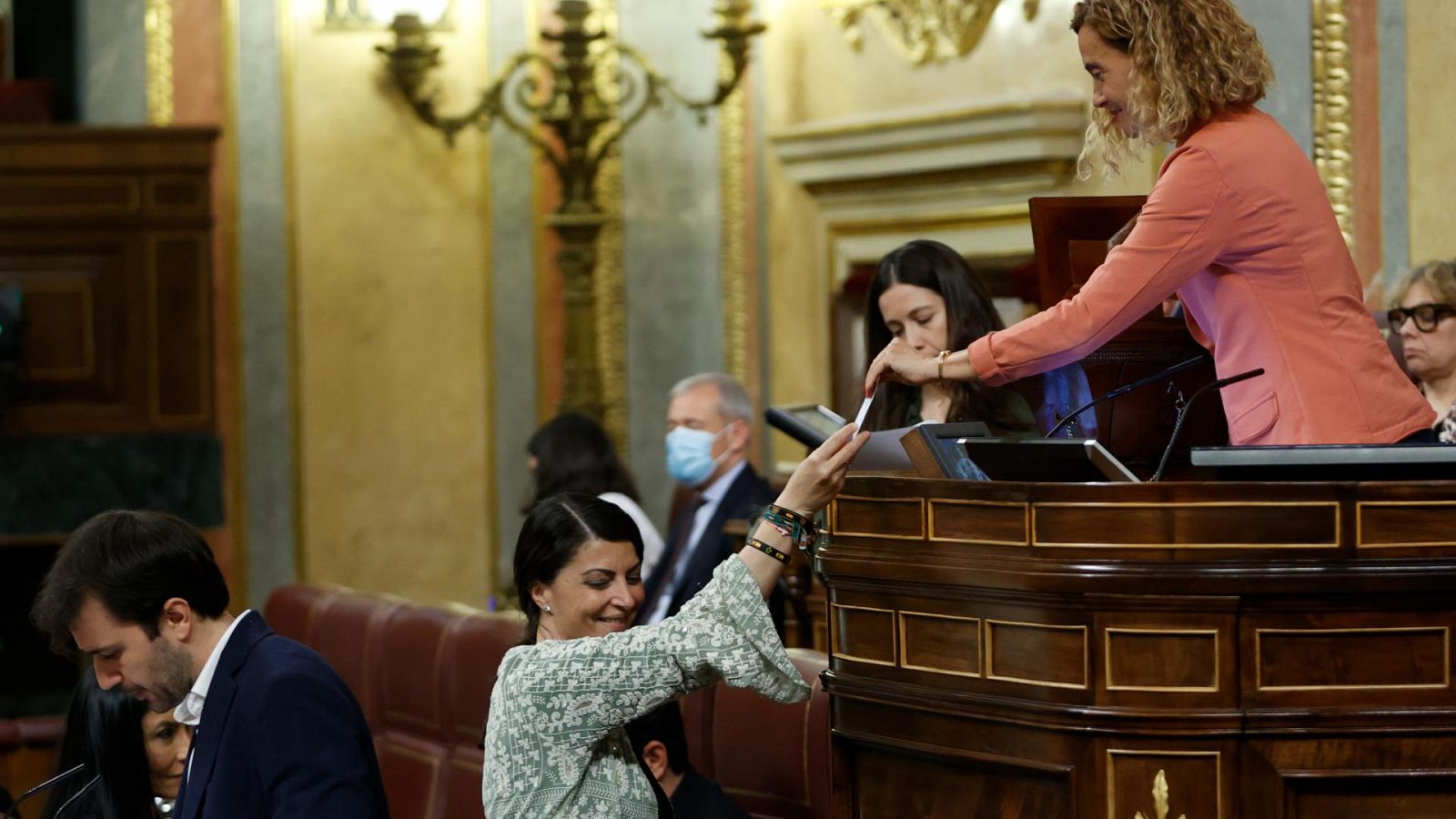 Olona acusa a Batet de "aniquilar" la separación de poderes durante el pleno del Congreso