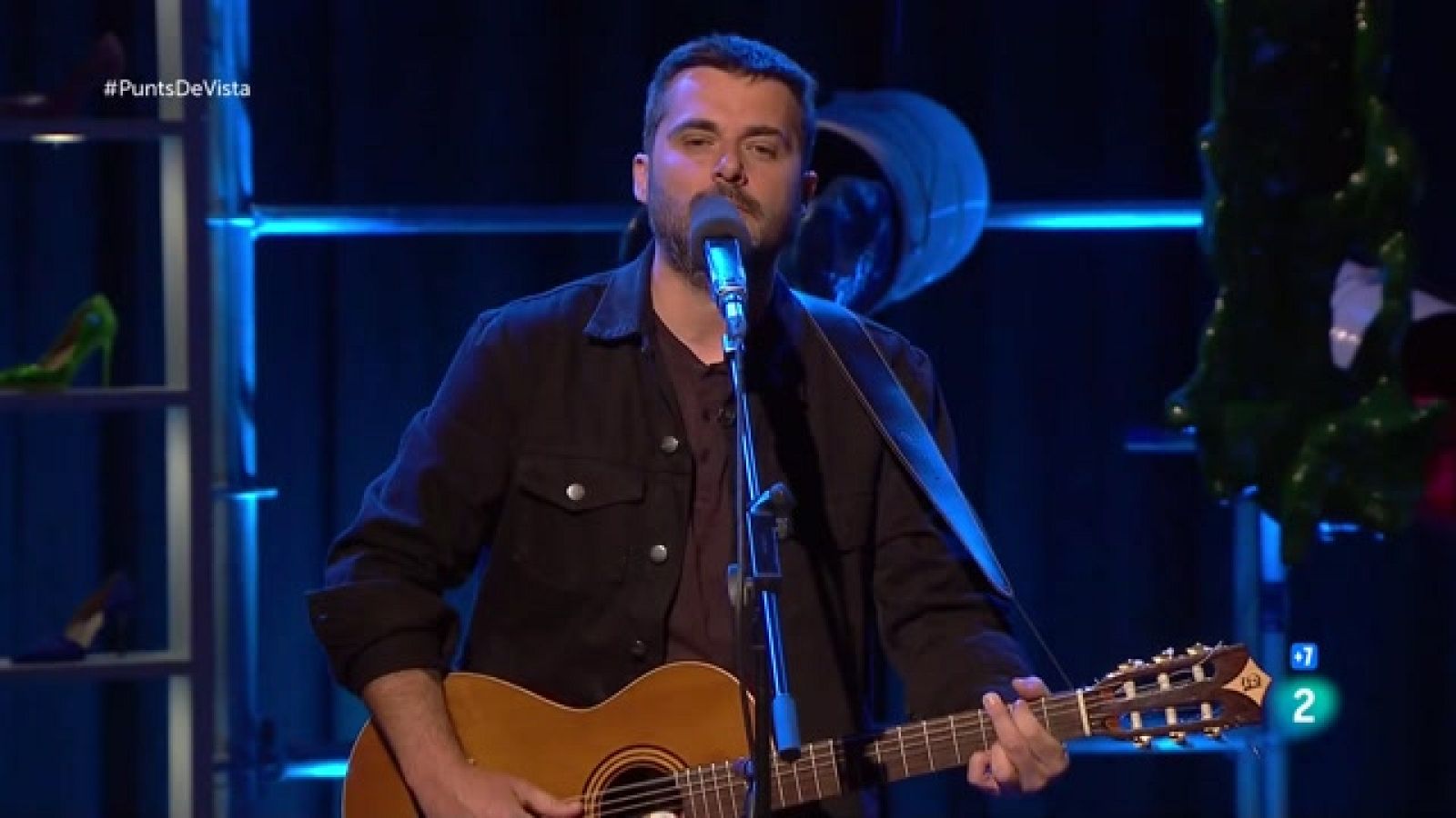 Punts de vista - Miquel Abras celebra dues dècades als escenaris amb '20 anys fent camí' - Veure ara