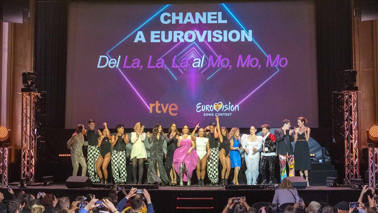 Sin programa: Chanel, a la conquista de Eurovisión 2022 con la potente 'SloMo' | RTVE Play