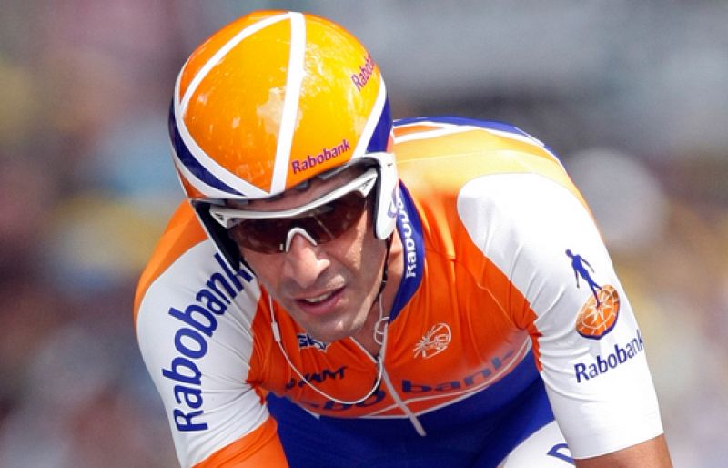 El ciclista Juan Antonio Flecha sube el Rat Penat, que se estrenará en la Vuelta 2010, para TVE.