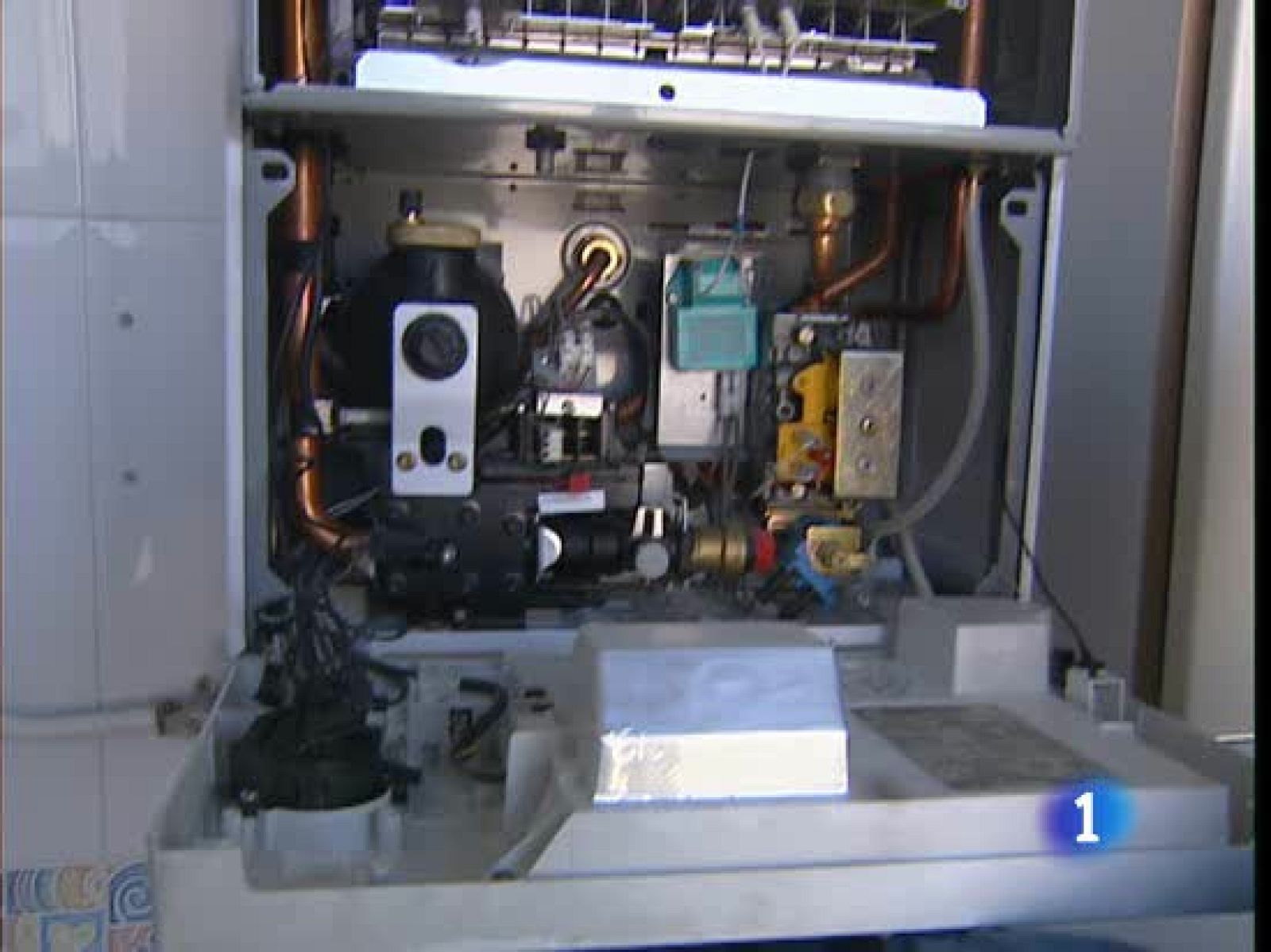 Muchos trabajadores y empresarios del sector servicios tendrán más facilidades a partir de ahora para ejercer su profesión. El Congreso acaba de aprobar la Ley Ómnibus, que traslada la legislación comunitaria y modifica 47 leyes. Simplifica los trámites administrativos y los requisitos para numerosas actividades, desde la instalación de calderas de gas a la reparación de ordenadores.