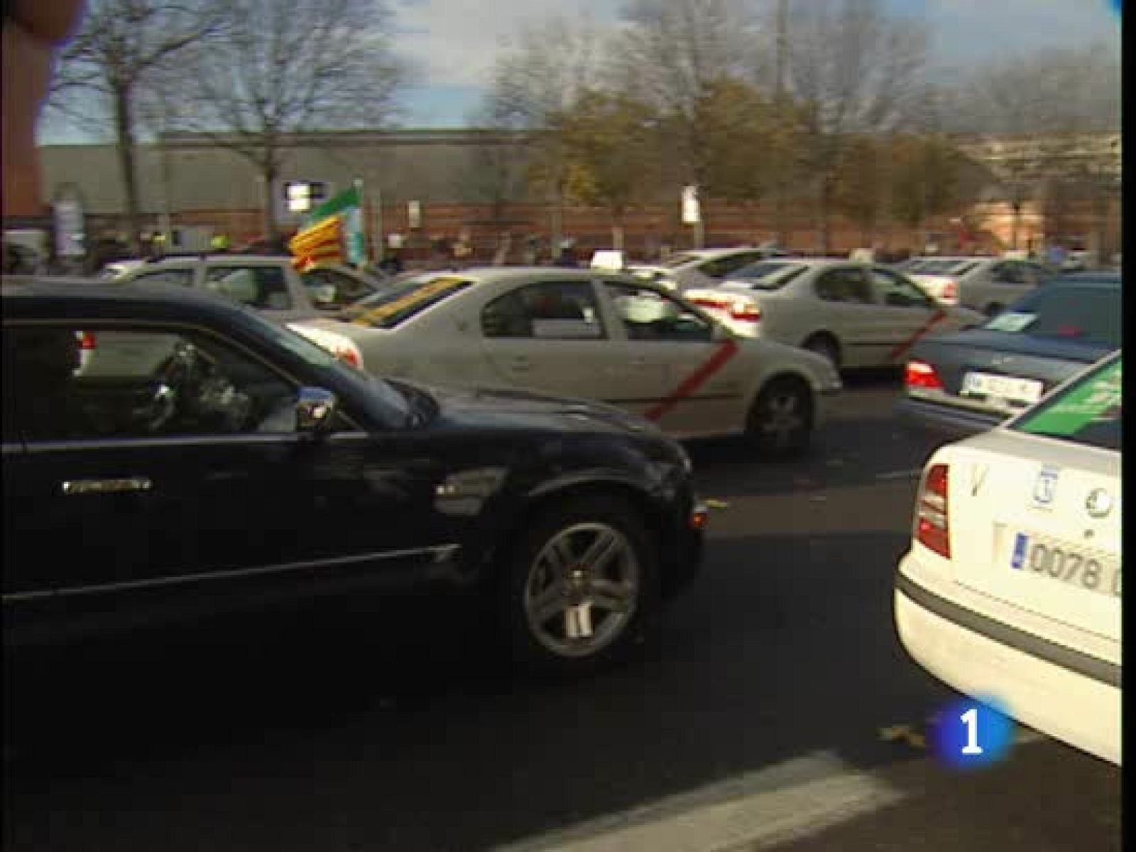 El que regula el transporte en vehículos de alquiler. Finalmente se liberaliza para los que no llevan conductor y se mantiene la regulación para el alquiler de vehículos turísticos con conductor. 