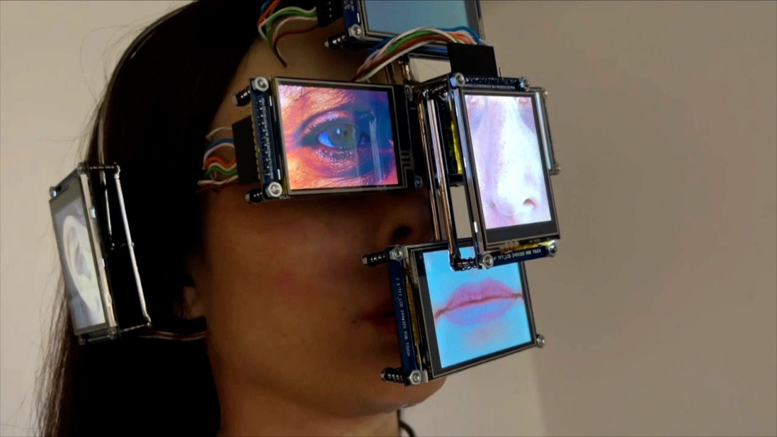 Cámara abierta - La muestra Fashioning Masculinities, Adriana Boho; y Certeza (Colección SOLO) - ver ahora