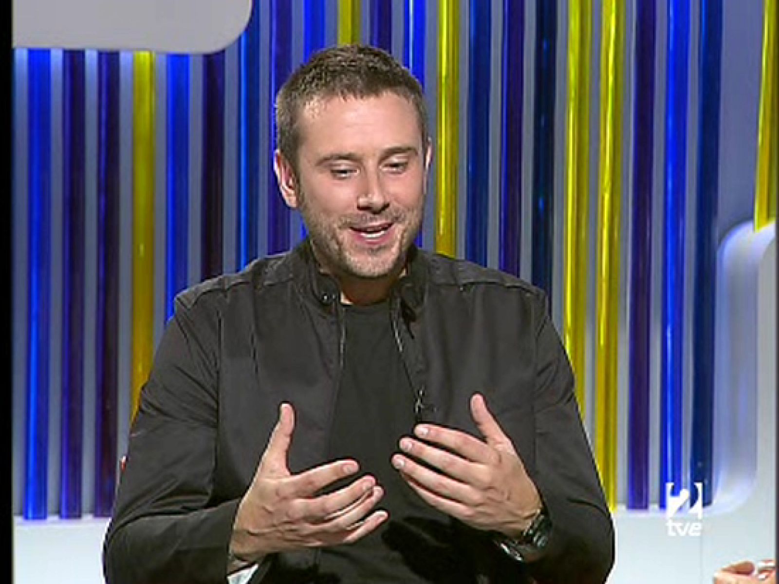 El autor del libro 'Blackwater', Jeremy Scahill, es entrevistado en La 2 Noticias.