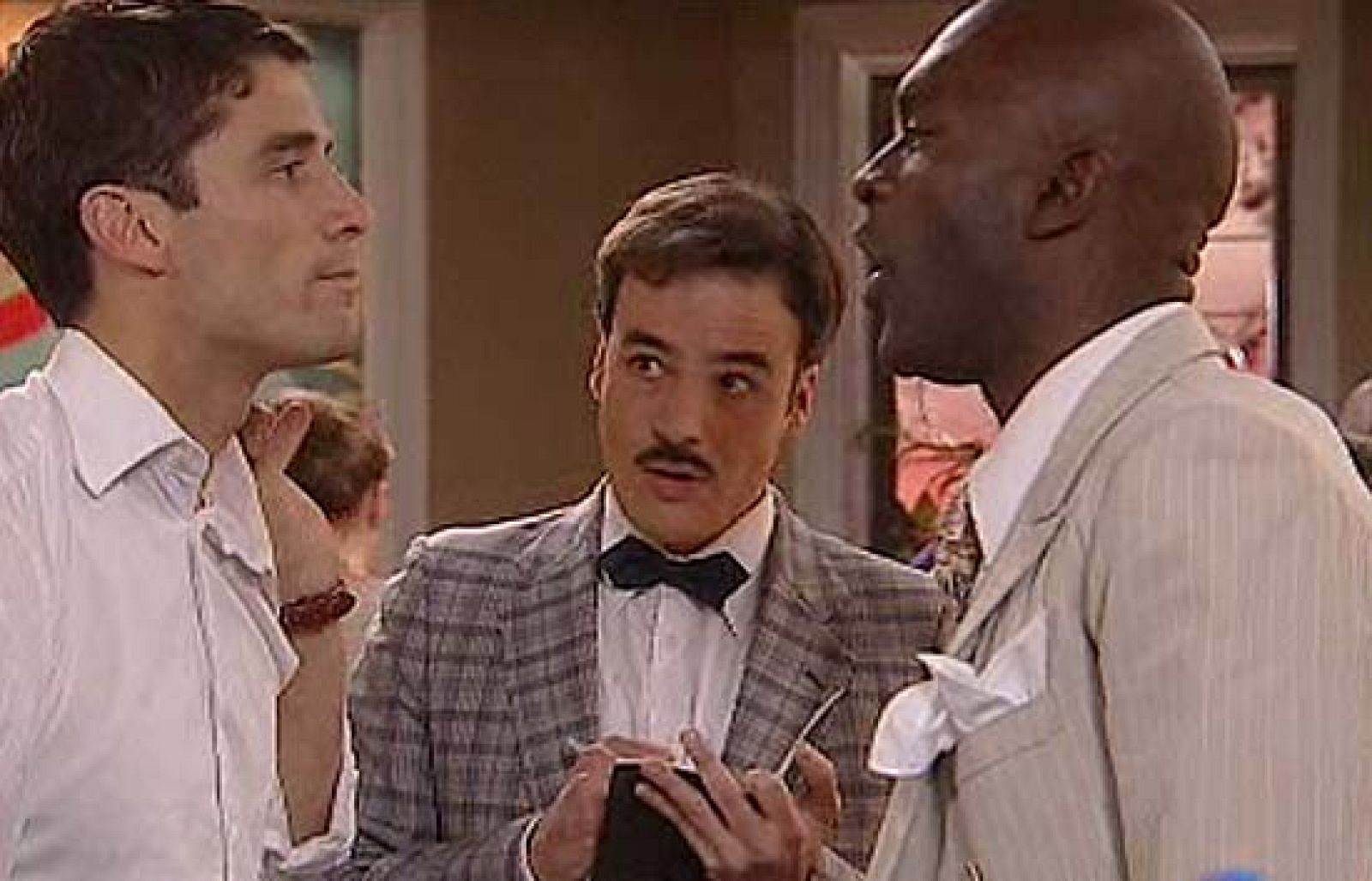 Amar - Alfonso desata su ira contra Carmona - Amar en tiempos revueltos | Ver