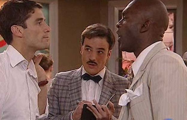 Amar en tiempos revueltos - Alfonso desata su ira