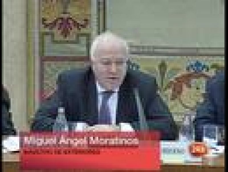 El ministro de Asuntos Exteriores, Miguel Ángel Moratinos, ha reconocido que recibió una llamada del ministros de Asuntos Exteriores marroquí un día antes de la expulsión de Aminatu Haidar, informándole de la decisión de enviar a Lanzarote a la activ