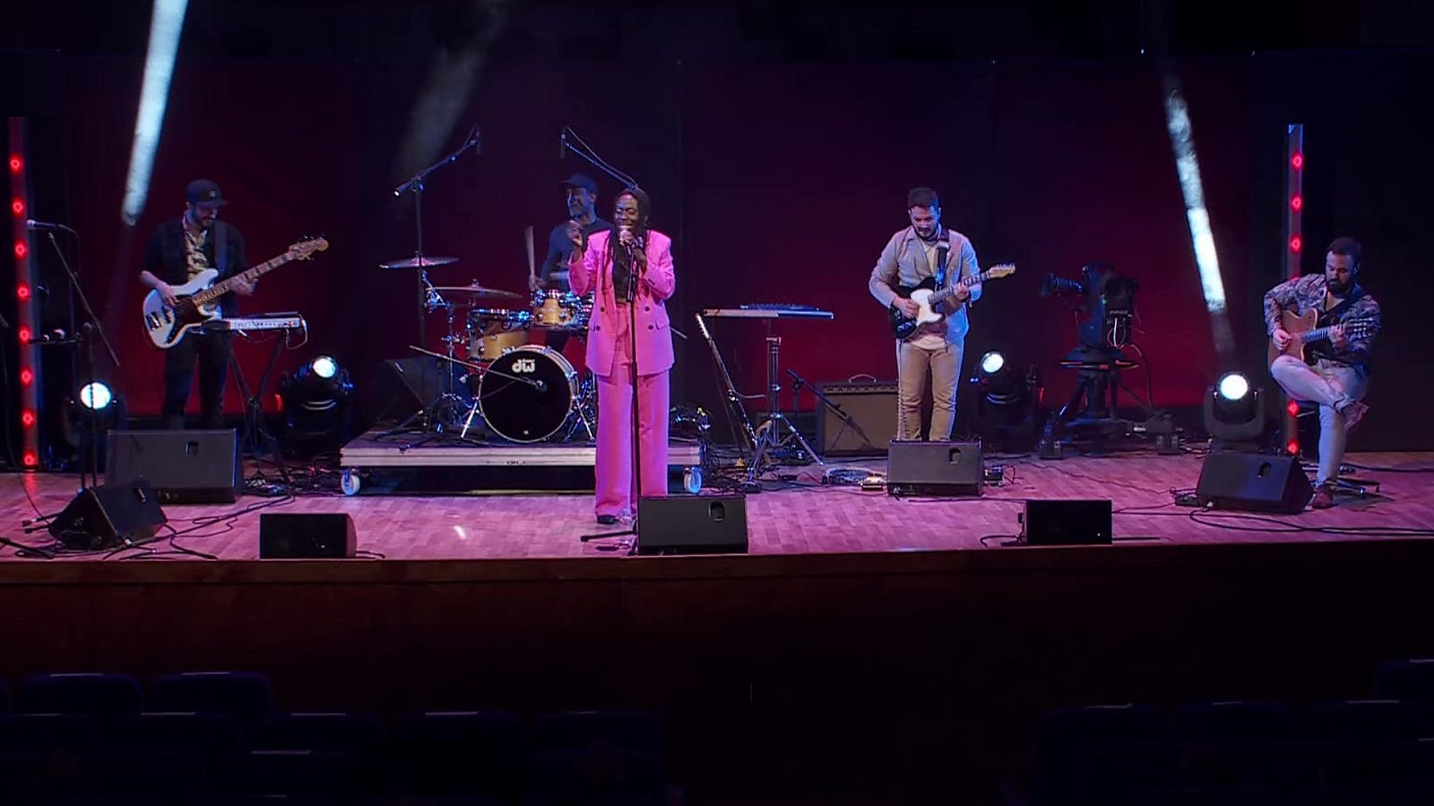 Las noches del Monumental - Deb E and the B - ver ahora