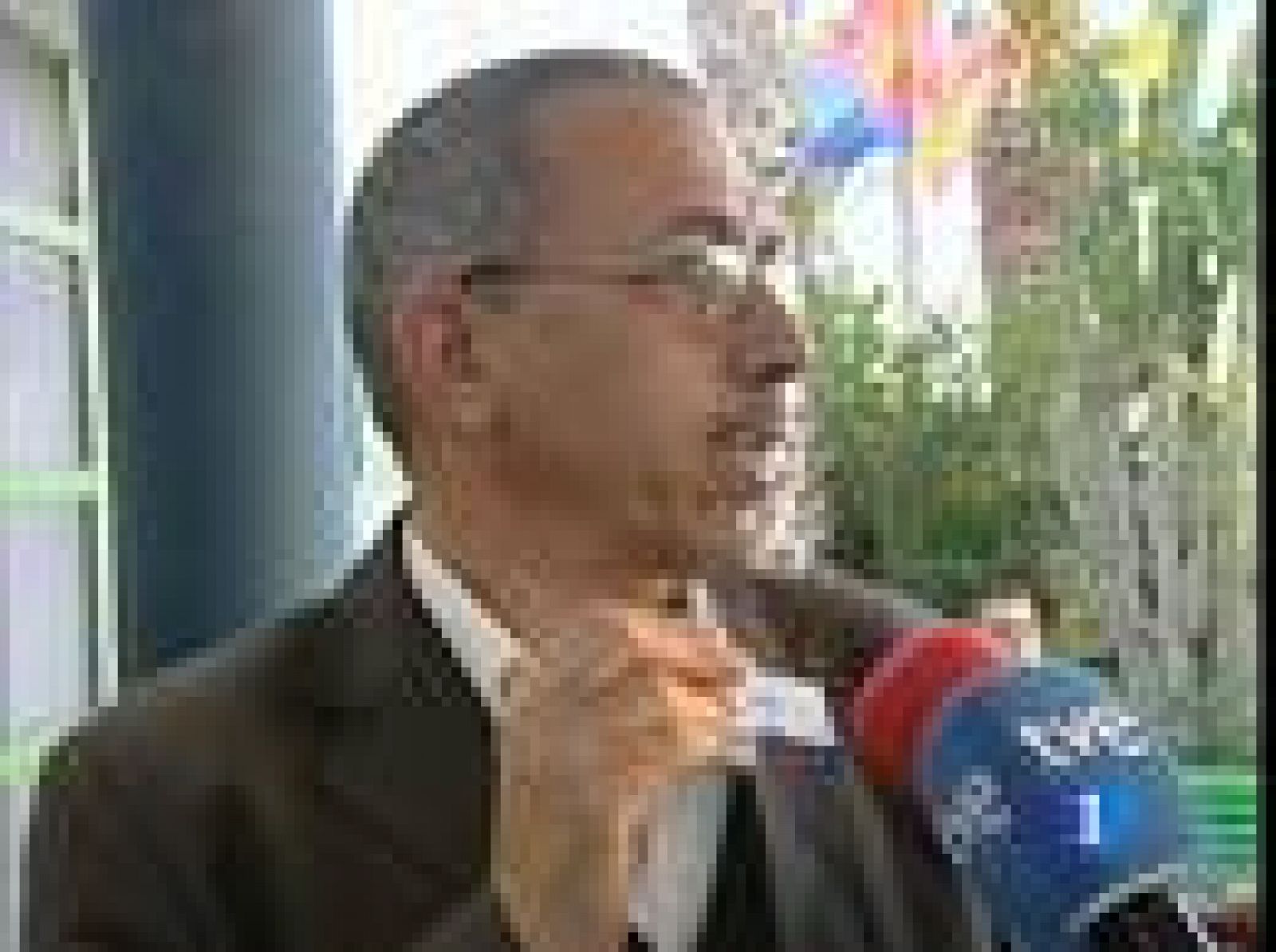 El primo de Aminatu Haidar y su abogada se pronuncian sobre la situación de la activista | Ver