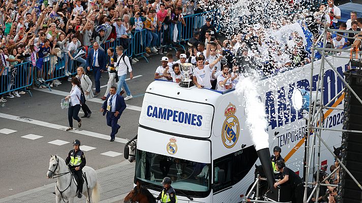 El Real Madrid celebra su 35ª liga en la Cibeles 